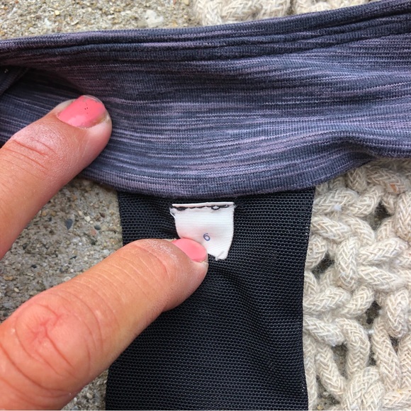 Luluemon Black Scoop Neck Tank Top Size 6 - Picture 4 of 9